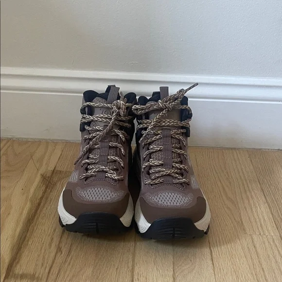 Brand New Teva Hiking Shoes - Picture 2 of 6